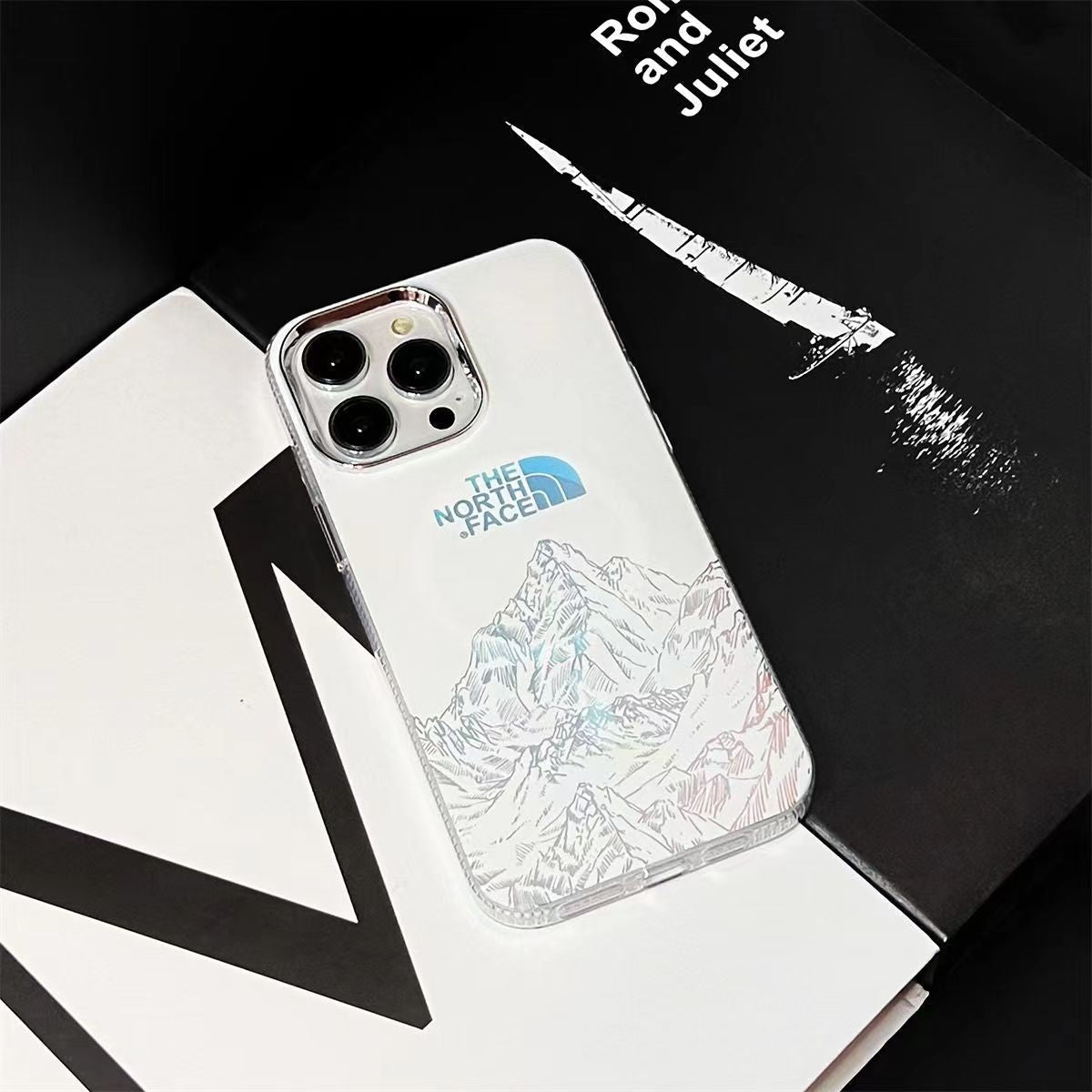Vazico [MAGSAFE]FROSTED LASER SNOW MOUNTAIN IPHONE CASE